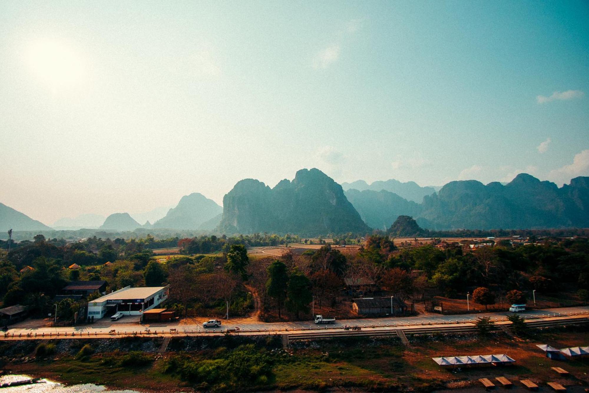 The Elephant Crossing Hotel Vang Vieng Esterno foto
