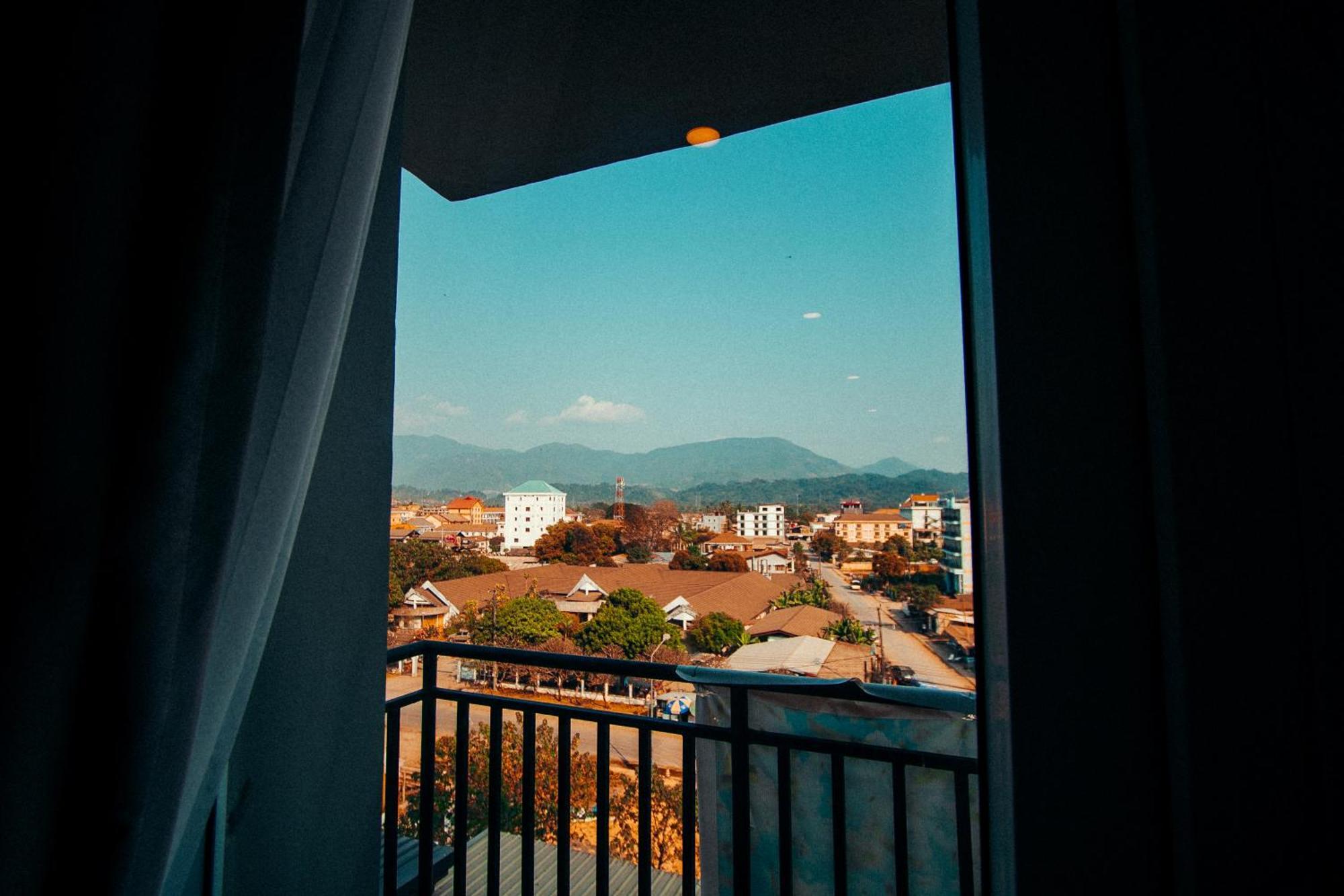 The Elephant Crossing Hotel Vang Vieng Esterno foto