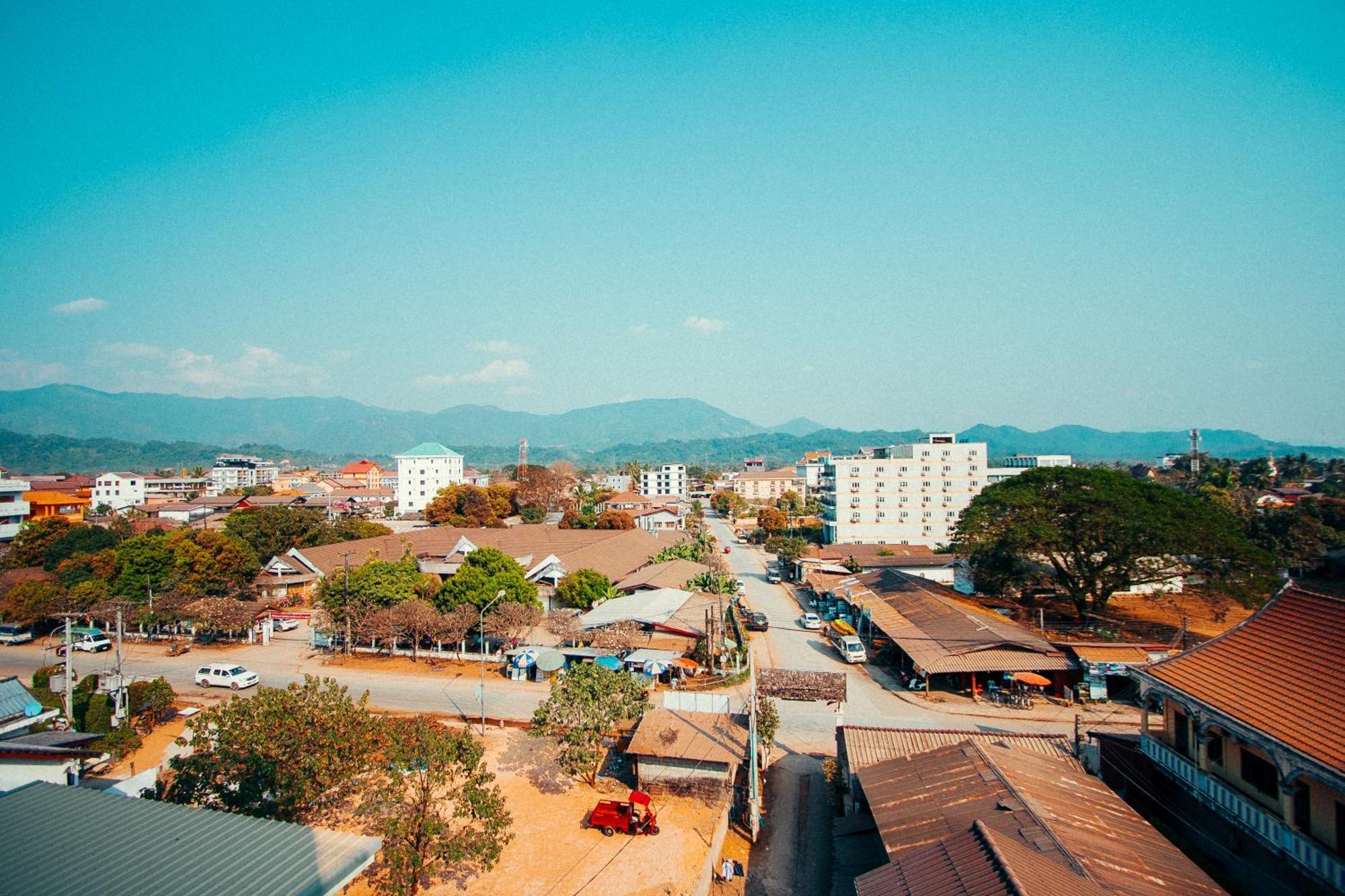 The Elephant Crossing Hotel Vang Vieng Esterno foto